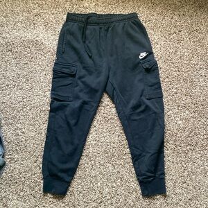 Nike Club Fleece Cargo Joggers
